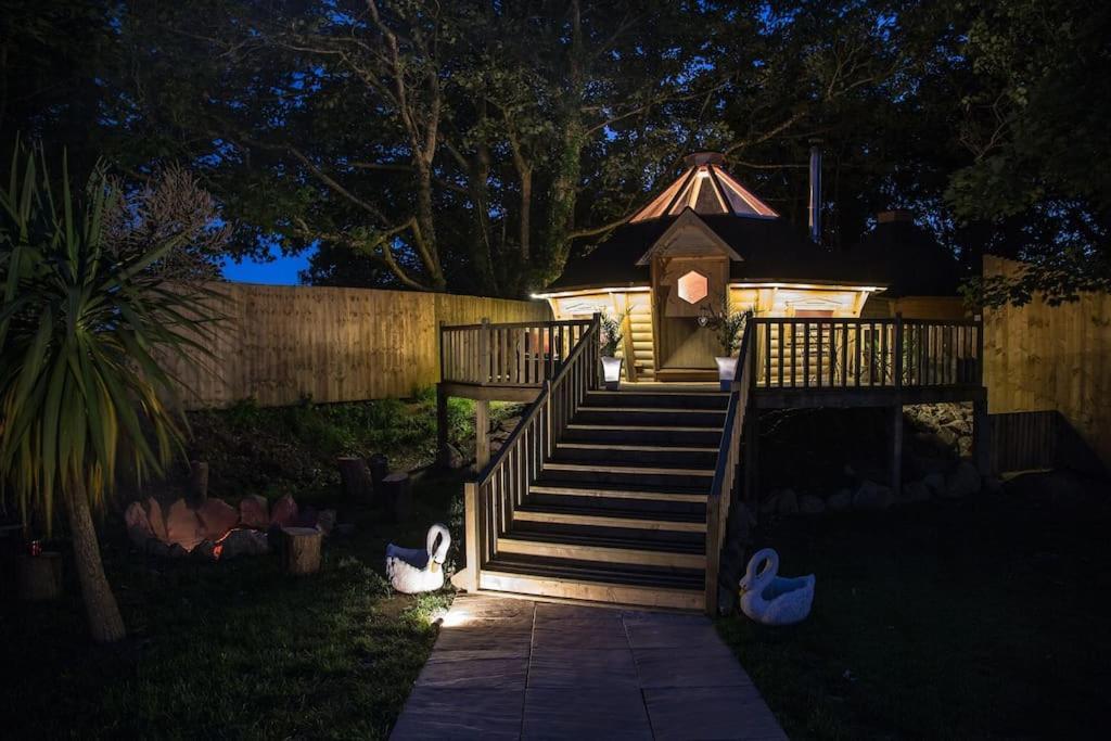Romantic Treehouse With Hot Tub & Bbq Lodge Praze an Beeble Экстерьер фото