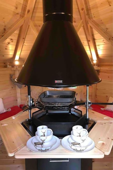 Romantic Treehouse With Hot Tub & Bbq Lodge Praze an Beeble Экстерьер фото