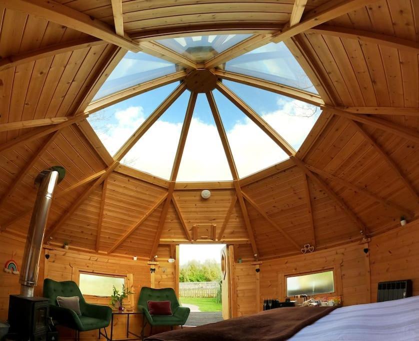 Romantic Treehouse With Hot Tub & Bbq Lodge Praze an Beeble Экстерьер фото