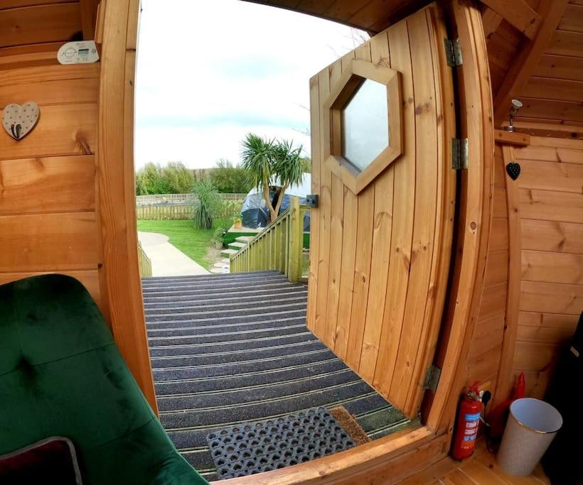 Romantic Treehouse With Hot Tub & Bbq Lodge Praze an Beeble Экстерьер фото